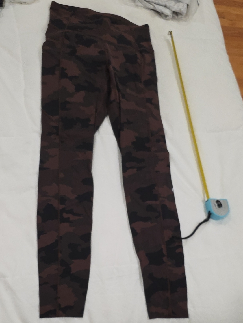 lululemon athletica Fast And Free High Rise Brown Camo Leggings. Size 6